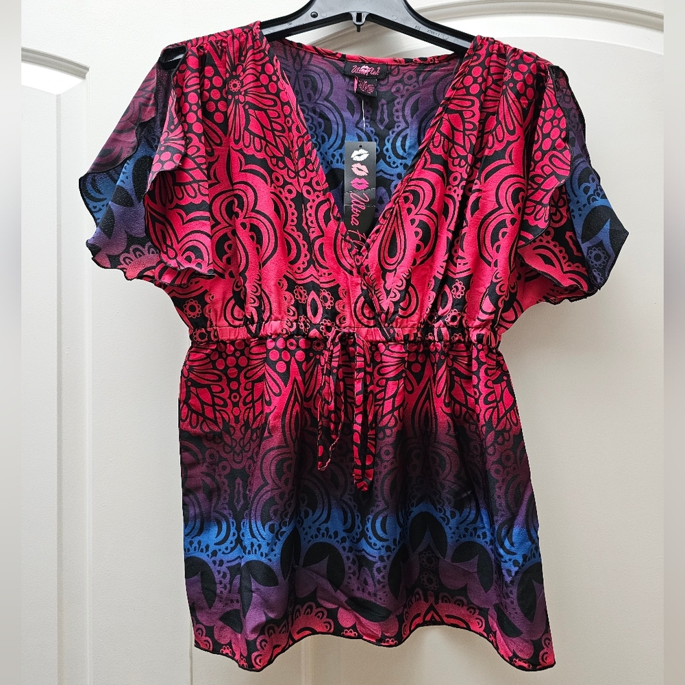 Ultra Flirt Unique Art Crazy Colors Blouse Size Medium